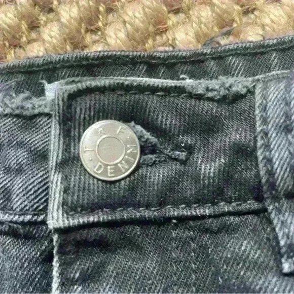 Zara Authentic Denim by TRF Women's Denim Jean Shorts Black Size 6 Distressed - Picture 7 of 8